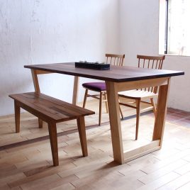 カバ材のテーブル　アンティーク調着色